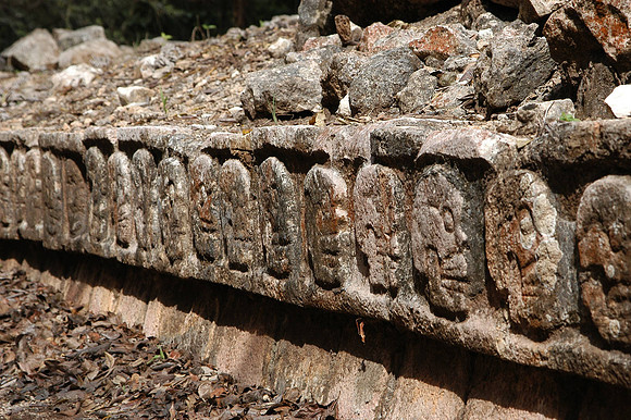 chichen itza wall