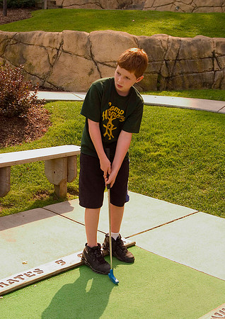 33523984.greg_putting.jpg
